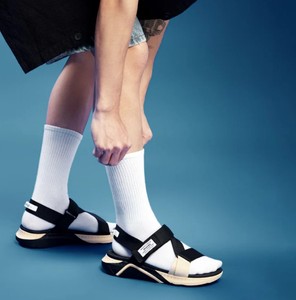 Sandalias Ligeras con Diseño de Punta Abierta en Negro y Beige, Cómodas, de Vietnam - Product Image 1