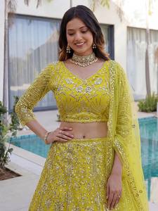 LAHENGA CHOLI TRADITIONNEL VINTAGE POUR FÊTE, SECHEMENT RAPIDE, SOFT, EN FILET PAPILLON, AVEC BRODERIE À LA PAILLETTES ET MATÉRIAUX RÉUTILISÉS - Product Image 4