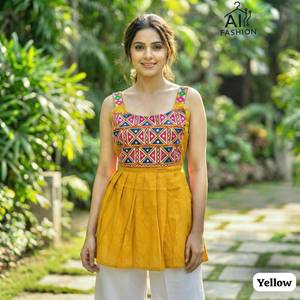 เสื้อทูนิคสีไวน์สไตล์ชาติพันธุ์พร้อมลายปักกัมธีสำหรับผู้หญิง สไตล์งานเทศกาลอินเดียแบบดั้งเดิม เสื้อครอปท็อปสวมใส่สบายๆ - Product Image 2