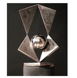 Figurine d'ange en métal argenté de luxe jouant de l'harpe, sculpture de fée volante vintage en métal, artisanat métallique raffiné, décoration pour la maison et le salon - Product Image 5