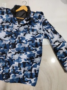 Veste coupe-vent à capuche très demandée pour l'extérieur, résistante au vent et à séchage rapide, pour une utilisation en toutes saisons, en vente - Product Image 3