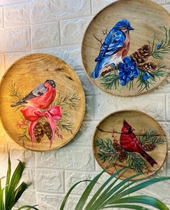 Assiette décorative ronde en porcelaine émaillée peinte à la main, motif floral de lotus et déesses traditionnelles, idéale pour la cuisine – Meilleure vente - Product Image 3
