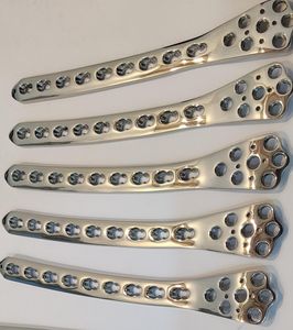 ROBOZ TECH Placa de Bloqueo Femoral Distal II, 5 Orificios, 6mm de Grosor, Tornillos de Cabeza Ancha de 16mm, Implante Veterinario Manual de 7.3mm - Product Image 2