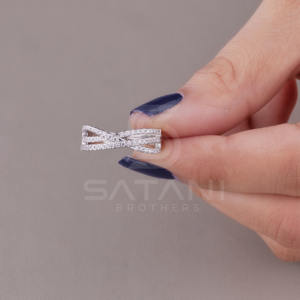 Bague de mariage et d'anniversaire Moissanite Crossover Band Satani Brothers Twist, design croisé en argent, élégante, entrelacée, de luxe - Product Image 2