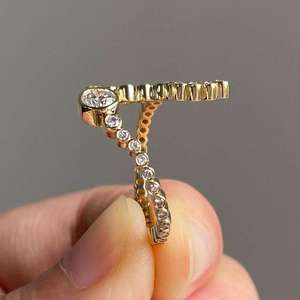 Bague de promesse unique en or 14 carats antique avec lettre L sertie clos et diamant rond de laboratoire, idéale pour les mariages et les fêtes, cadeau pour les amoureux - Product Image 4