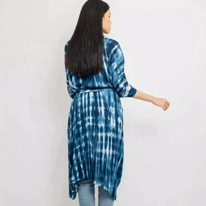 ชุดกิโมโนลายดอกไม้สีน้ำเงินแบบย้อมสีไทไดสำหรับฤดูร้อนใหม่สำหรับผู้หญิง ความยาวระดับเข่า ชุดคลุมชายหาด เอวเข้ารูป ดีไซน์ทอแบบเป็นมิตรต่อสิ่งแวดล้อม - Product Image 2