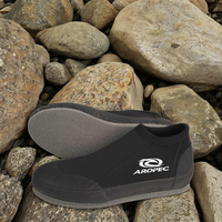 Bottes de plongée Aropec à coupe basse en néoprène antidérapantes avec semelle épaisse en feutre noir pour les sports nautiques, la plongée et le snorkeling