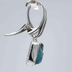 Boucles d'oreilles Leverback en Apatite bleu-vert brute naturelle, taillée à l'état brut, en Argent Sterling - Product Image 5