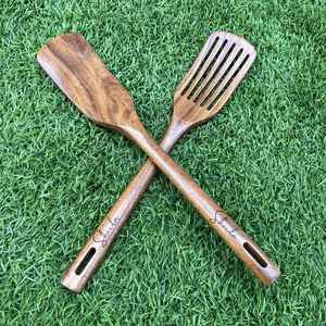 Juego de Cuchara y Espátula de Madera Personalizados, Utensilios de Cocina Grabados - Product Image 1