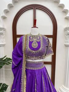Conjunto de Lehenga Choli Bordado en Morado, Traje de Boda Pakistaní de Bollywood para Mujer, Ropa para Fiestas y Festivales - Product Image 2