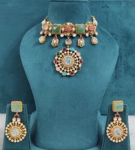 Collier de qualité supérieure avec de magnifiques boucles d'oreilles, ensemble de collier unique inspiré de Sabyasachi, idéal pour les occasions spéciales - Product Image 4