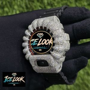 Reloj Digital de Lujo ICE LOOK con Pedrería, Caja Cuadrada de 40 mm, Reloj de Cuarzo para Hombre con Correa de Goma y Cierre de Botón a Presión - Product Image 3