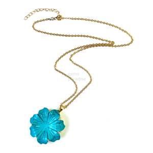 Collier pendentif fleur en turquoise bleue de qualité AAA pour femme, sculpté à la main, avec pierre précieuse en turquoise de qualité AAA, pendentif floral en cristal, vente en gros - Product Image 3