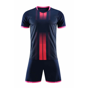 เสื้อฟุตบอลโพลีเอสเตอร์ยุโรปสำหรับผู้ใหญ่แบบ unisex ขายดี ชุดยูนิฟอร์มฟุตบอลโพลีเอสเตอร์ปักลายตามสั่งสำหรับการพิมพ์ - Product Image 1