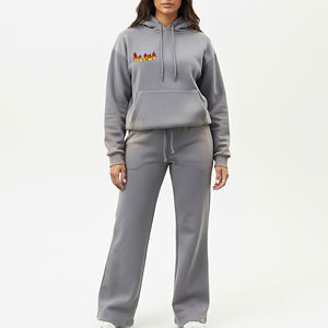 Ensemble de survêtement confortable pour femme avec logo personnalisé, design moderne, coupe oversize, manches longues, sweat à capuche épais - Product Image 4