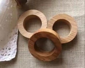 Ensemble d'anneaux de serviette en bois élégants et artisanaux, accessoire décoratif pour la table, idéal pour les dîners de luxe, les mariages, les restaurants et les hôtels - Product Image 2