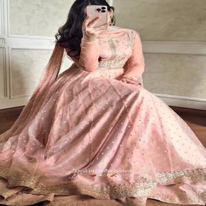 Robe Georgette VASTRA COTTAGE avec broderie de fils et Lehenga assorti, Dupatta en tulle papillon – Ensemble élégant pour soirée - Product Image 5
