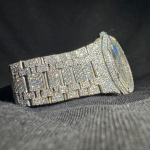 Reloj de Lujo para Hombre de Acero Inoxidable con Cuarzo, Detalles de Diamantes, Esfera de Cristal, Resistente al Agua 5ATM, Colores Personalizados, USA - Product Image 1