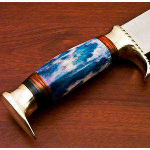 Couteau Bowie artisanal en acier D2 avec manche en os de chameau teinté et étui - Product Image 4