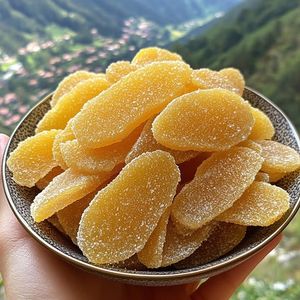 Tranches de gingembre séché moelleuses au goût authentique du gingembre vietnamien, naturellement aromatiques et douces avec une texture délicieusement moelleuse - Product Image 1