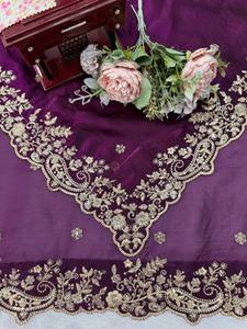 Sari Tradicional de Seda Pesada Fendi con Bordado de Lentejuelas y Blusa a Juego, Diseño de Autor, Aspecto Lujoso, Sin Arrugas - Product Image 4