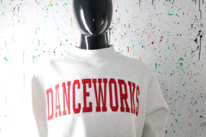 Sudadera de Cuello Redondo Danceworks para Hombre, Corte Regular, 100% Algodón, Tejido de Punto, Informal, Otoño, Blanca con Letras Rojas CLUSH SPORTS - Product Image 5