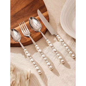Cuillères de service en acier inoxydable et laiton, avec manche en nacre dorée, fabriquées à la main, pour mariages élégants et repas d'hôtel - Product Image 6