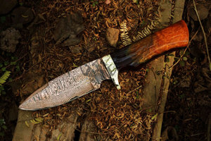 Nuevo Cuchillo Skinner de Cobre Damasco Hecho a Mano de Grado Industrial con Mango de Resina Bicolor, Cuchillos de Caza para Exteriores OEM - Product Image 3
