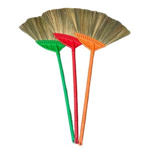 Escoba de hierba natural duradera al por mayor, escoba de coco y latón de Vietnam, recogedor con impresión de logotipo gratuito, escobas y recogedores a precio barato - Product Image 5