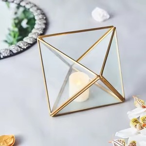 Terrarium en verre et métal design, élégant support de plantes d'intérieur, décoration géométrique pour la maison - Product Image 2