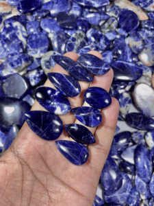 Cabujón de sodalita natural, piedras preciosas sueltas, accesorios de joyería de grado AAA, forma mixta, tamaños de 20-40mm, curación suave hecha a mano - Product Image 2