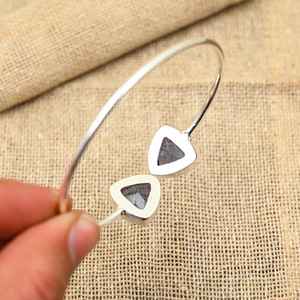 Brazalete Delicado con Iolita, Elegante Brazalete de Plata de Ley 925 Hecho a Mano, Regalo de Cumpleaños - Product Image 6