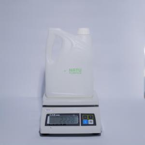 Bidon en plastique HDPE blanc de 4 L avec bouchon à vis facile à ouvrir, forme carrée pour huile moteur et liquides - Product Image 5