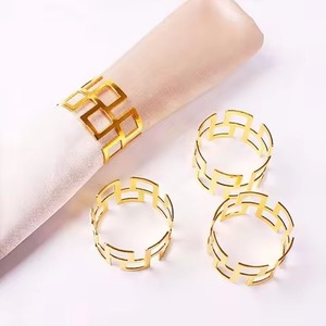 Anneau de serviette en métal moderne, écologique et durable pour la décoration de table d'événements, de mariages, de fêtes et de banquets - Product Image 1