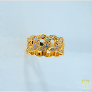 Bague de créateur en argent 925 avec diamant de laboratoire et motif croisé audacieux pour les marques de bijoux mondiales et les acheteurs en gros - Product Image 4