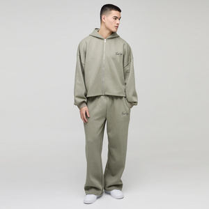 Ensemble de survêtement vert sauge olive pour homme avec veste à capuche zippée et pantalon de jogging large – Tenue de sport active - Product Image 5