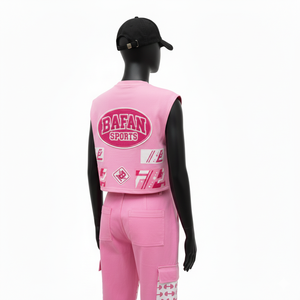 ชุดเซ็ตเสื้อครอปแขนกุดผ้าคอตตอนโพลีเอสเตอร์เทอร์รี่สีชมพูพร้อมกางเกงเลกกิ้งลายพิมพ์โลโก้ที่กระเป๋าแบบคาร์โก้สำหรับผู้หญิง - Product Image 2