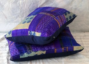 Funda de Cojín Artesanal de Seda Sari con Bordado Kantha, Estilo Bohemio, Cierre de Cremallera, Personalizable, Patchwork Indio, para el Hogar - Product Image 5