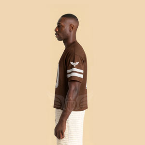 Camiseta de Fútbol Americano Personalizada de Malla Marrón, Estilo Urbano Holgado con Cuello en V para Hombre - Product Image 3