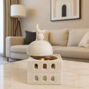 Un piédestal arqué unique en forme de U, au design esthétique et d'inspiration arabe, offre une base stable et élégante qui rehausse le brûleur d'encens. - Product Image 2