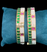 Deux ensembles de bracelets Kundan élégants et de qualité supérieure pour femmes, pour les mariages et les fêtes, également adaptés aux jeunes filles. - Product Image 2