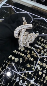 สร้อยคอจี้เพชรโมอิสซาไนต์แบบฮิปฮอป ตัวอักษรโลโก้แบบกำหนดเอง ตัวอักษรแฟนซี เงินแท้ 925 เพชรทรงบาแกตต์ VVS จี้ชื่อสำหรับงานปาร์ตี้ - Product Image 6