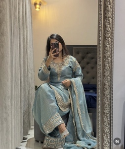 ชุดผ้าไหม Zmy-Chu ดีไซน์ใหม่พรีเมียมสุดฮิต พร้อมผ้าคลุมไหล่แบบ Palazzo สำหรับงานแต่งงานและงานเลี้ยงสบายๆ จาก Bulk India Export - Product Image 4