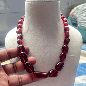 Collier de perles rouges de pigeon de rubis de laboratoire polies et lisses pour la fabrication de bijoux en corindon personnalisable. - Product Image 1