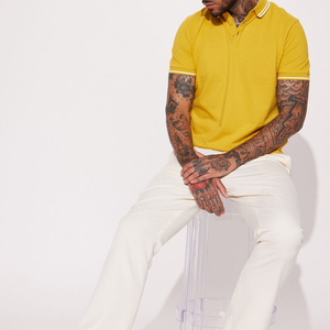 Polo de Manga Corta Amarillo para Hombre, Hecho a Medida, de Algodón Piqué Sólido, Diseño Casual con Botones al Frente, Tejido Transpirable, Corte Regular - Product Image 3