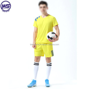Maillot de football uni pour hommes 100% polyester avec logo et nom d'équipe personnalisés Service OEM Haute qualité - Product Image 4
