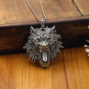 Collier pendentif tête de loup en laiton, bijoux loup viking en argent oxydé, pendentif animal gothique - Product Image 1