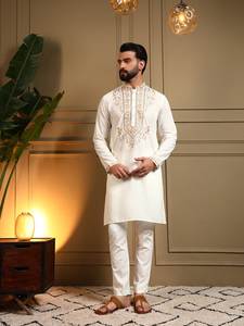 Ensemble Kurta Pyjama Traditionnel Blanc Brodé de Soie pour Homme, Tunique avec Col et Poignets Ornés de Zari, Tenue de Fête et de Cérémonie, Vente en Gros, Style Ethnique - Product Image 5