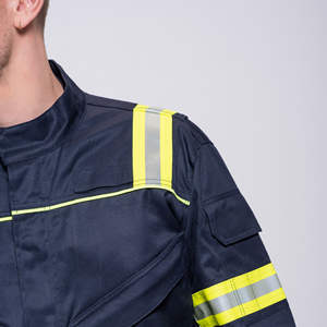 Traje de seguridad cómodo hecho con material de calidad. Proporciona protección total, duración prolongada y flexibilidad - Product Image 4