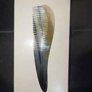 Peine para el Cabello de Cuerno de Búfalo y Vaca, Hecho a Mano de Forma Sostenible y Perfecto para un Peinado sin Enredos - Product Image 3